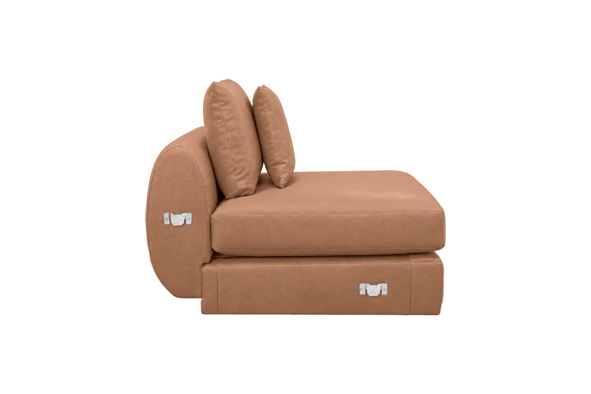 Milo Armless in Momo Camel